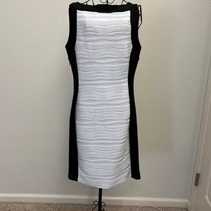 CALVIN KLIEN BLACK AND WHITE SLIMMING DRESS